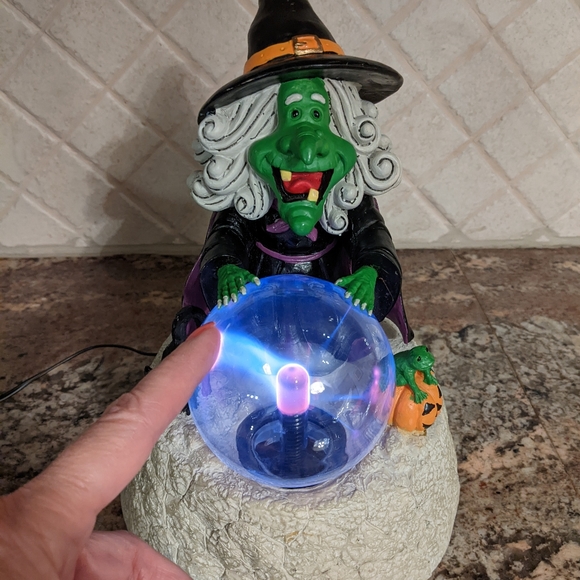 Witch Plasma Ball Globe Light - Picture 2 of 8